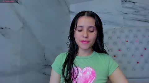 arisha_lee2 online show from 06/06/26, 12:27