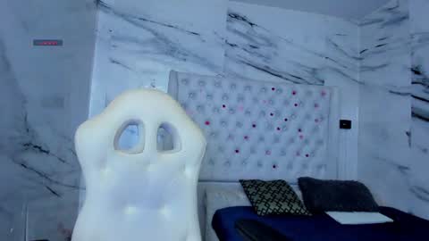 arisha_lee2 online show from 07/04/26, 11:33