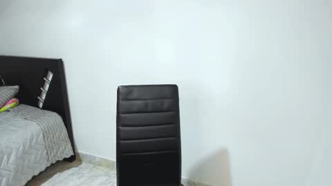 aristena_01 online show from 11/20/25, 02:23