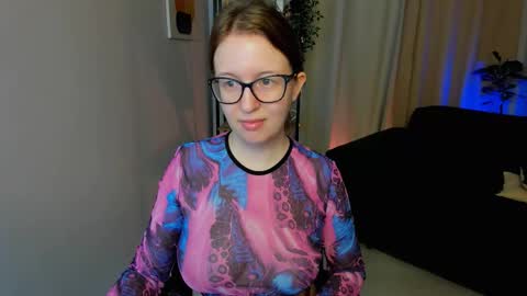 Snapshot of arizzzona_baby chatting on 10/17/25, 05:43 Arizona online show from 10/17/25, 05:43