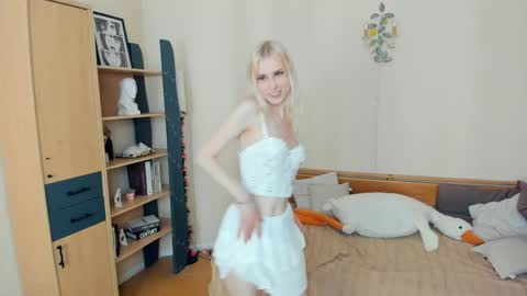 Snapshot of arlavitullo chatting on 06/08/26, 08:37 Emily online show from 06/08/26, 08:37