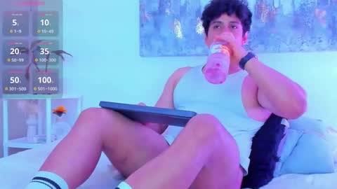 Snapshot of arminjones1 chatting on 11/07/25, 04:45 online show from 11/07/25, 04:45