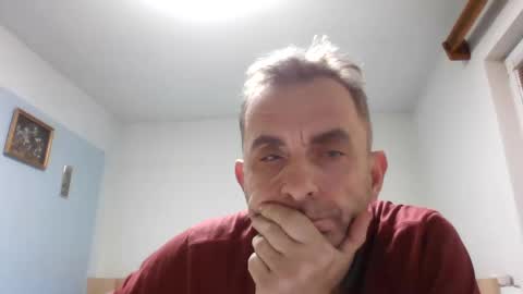 Snapshot of aromannn chatting on 12/27/24, 06:42 aromannn online show from 12/27/24, 06:42