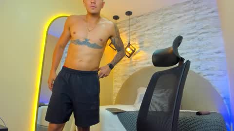 Snapshot of aron_bolt chatting on 11/04/25, 10:42 ARON BOLT online show from 11/04/25, 10:42