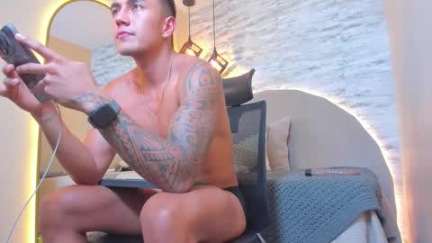 Snapshot of aron_bolt chatting on 11/29/25, 02:58 ARON BOLT online show from 11/29/25, 02:58