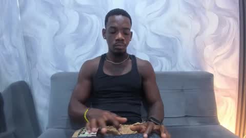 Snapshot of aron_clark chatting on 03/21/26, 01:05 A R O N online show from 03/21/26, 01:05