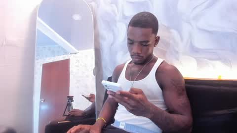 Snapshot of aron_clark chatting on 04/18/26, 07:07 A R O N online show from 04/18/26, 07:07