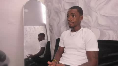 Snapshot of aron_clark chatting on 04/22/26, 12:18 A R O N online show from 04/22/26, 12:18