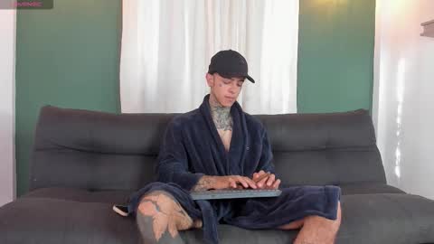 Snapshot of aron_ford chatting on 11/21/25, 01:10 Aron ford online show from 11/21/25, 01:10