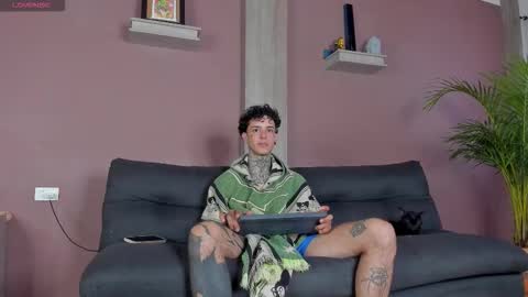 Snapshot of aron_ford chatting on 11/23/25, 05:13 Aron ford online show from 11/23/25, 05:13