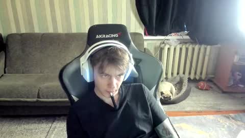 Snapshot of aron_neall chatting on 10/30/25, 06:15 biggest penis online show from 10/30/25, 06:15