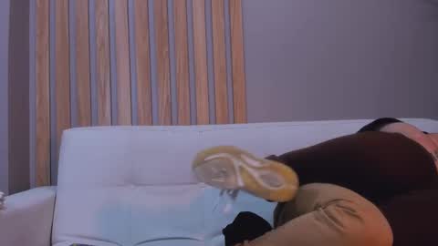 Aron and Luna online show from 10/22/25, 02:28