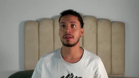 Snapshot of aroncooper1 chatting on 10/23/25, 03:06 aron cooper online show from 10/23/25, 03:06