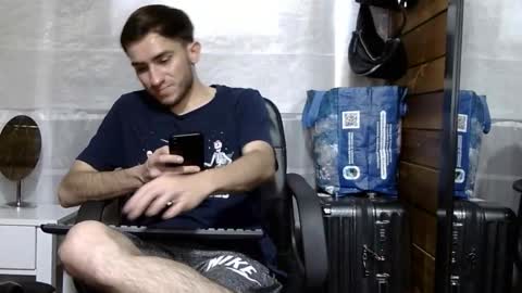 Aron G Franco online show from 11/17/25, 05:41