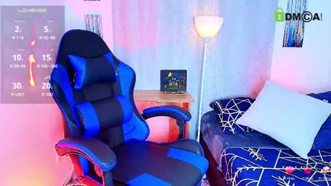 Snapshot of arontroy_wi chatting on 11/04/25, 10:36 noah and ivy online show from 11/04/25, 10:36