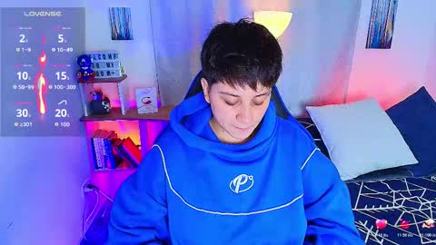 Snapshot of arontroy_wi chatting on 11/19/25, 01:38 noah and ivy online show from 11/19/25, 01:38