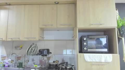 ARON  Independent model  online show from 09/29/25, 10:47