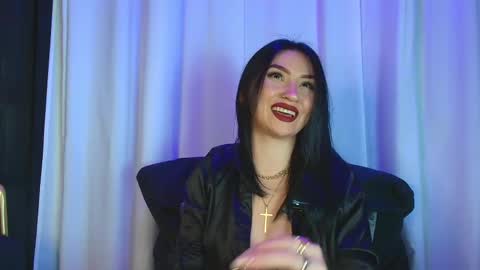 Snapshot of arrkabella chatting on 11/17/25, 05:41 online show from 11/17/25, 05:41