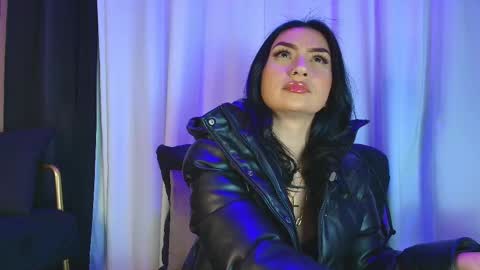 Snapshot of arrkabella chatting on 11/19/25, 06:52 online show from 11/19/25, 06:52