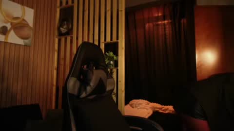      online show from 06/11/26, 06:28