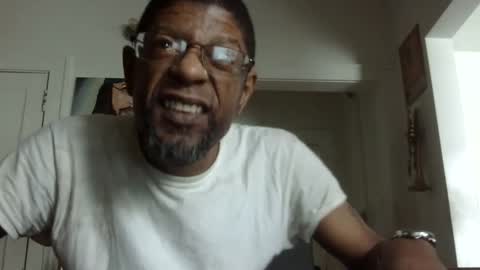 Snapshot of arteblazze chatting on 02/24/25, 01:31 Arteblazze not daddy boy bitch or nigga online show from 02/24/25, 01:31