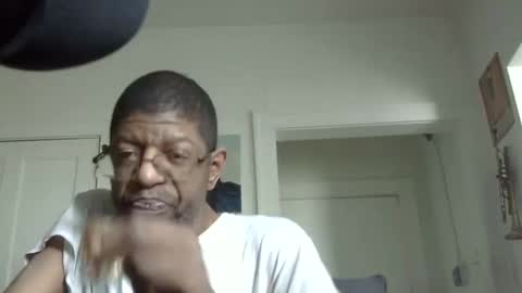 Snapshot of arteblazze chatting on 03/11/25, 04:07 Arteblazze not daddy boy bitch or nigga online show from 03/11/25, 04:07