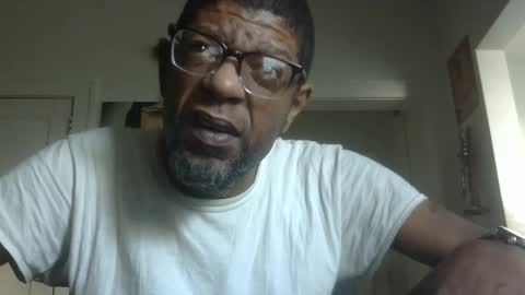 Snapshot of arteblazze chatting on 09/11/25, 01:00 Arteblazze not daddy boy bitch or nigga online show from 09/11/25, 01:00