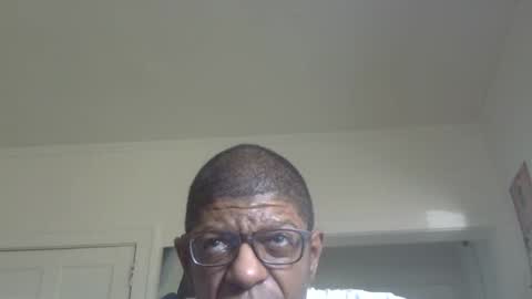 Snapshot of arteblazze chatting on 09/15/25, 10:21 Arteblazze not daddy boy bitch or nigga online show from 09/15/25, 10:21