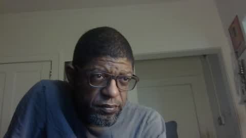 Snapshot of arteblazze chatting on 09/25/25, 10:57 Arteblazze not daddy boy bitch or nigga online show from 09/25/25, 10:57