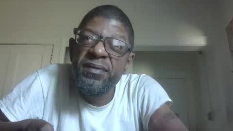 Snapshot of arteblazze chatting on 10/10/25, 04:28 Arteblazze not daddy boy bitch or nigga online show from 10/10/25, 04:28