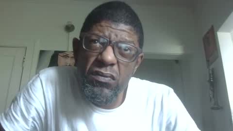 Snapshot of arteblazze chatting on 10/25/25, 03:40 Arteblazze not daddy boy bitch or nigga online show from 10/25/25, 03:40