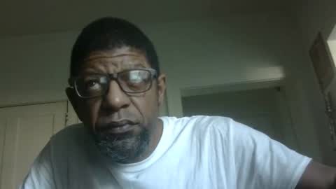 Snapshot of arteblazze chatting on 11/04/25, 01:54 Arteblazze not daddy boy bitch or nigga online show from 11/04/25, 01:54