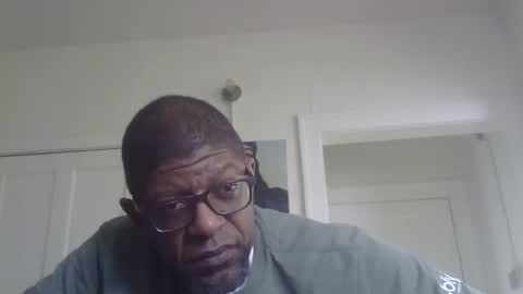 Snapshot of arteblazze chatting on 11/10/25, 09:03 Arteblazze not daddy boy bitch or nigga online show from 11/10/25, 09:03