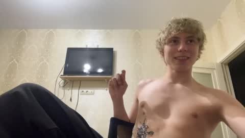 Snapshot of artem228play chatting on 06/09/26, 12:00 artem228play online show from 06/09/26, 12:00