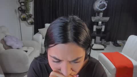 Snapshot of artemis_020 chatting on 10/18/25, 02:03 FENIX online show from 10/18/25, 02:03