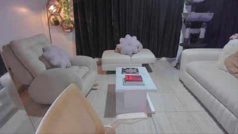Snapshot of artemis_020 chatting on 04/08/26, 04:01 FENIX online show from 04/08/26, 04:01