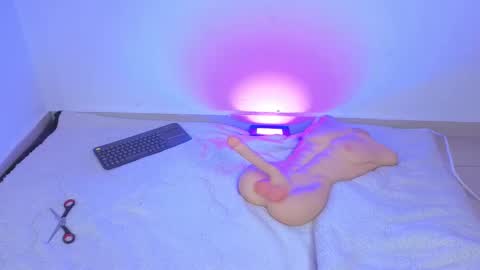 Snapshot of artemisa_leon chatting on 10/31/25, 05:19 artemisa_leon online show from 10/31/25, 05:19