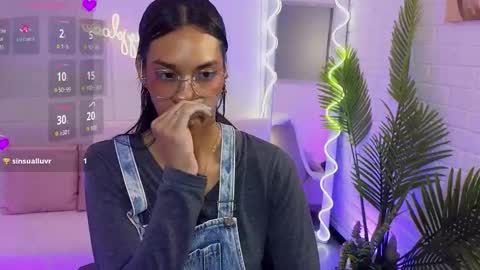 artemiss_tay online show from 09/17/25, 07:37