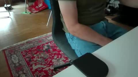 Snapshot of artesian99 chatting on 10/26/25, 09:37 artesian99 online show from 10/26/25, 09:37