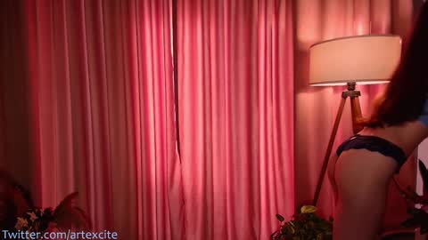 Snapshot of artexcite_ chatting on 12/18/24, 05:48 Lina online show from 12/18/24, 05:48