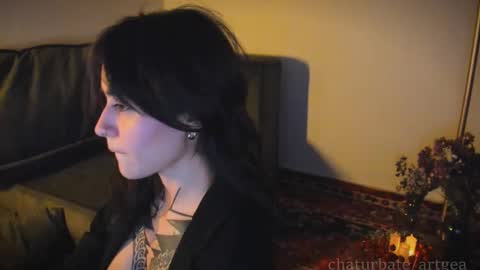 Linda  independent model artgeea online show from 11/26/25, 12:22