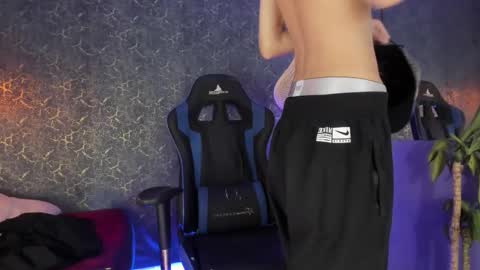 Snapshot of arthurcox_ chatting on 11/16/25, 05:18 arthurcox_ online show from 11/16/25, 05:18