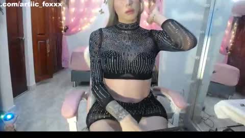 Snapshot of artiic_fox chatting on 11/16/25, 10:26 Daniela Jaramillo online show from 11/16/25, 10:26