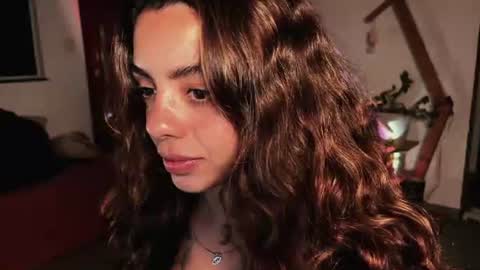 Snapshot of artisis_ chatting on 06/27/26, 01:43 isis online show from 06/27/26, 01:43