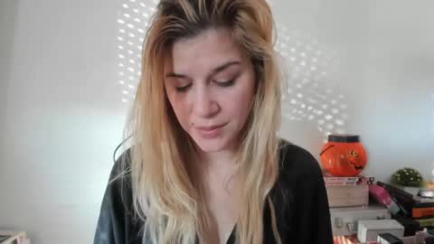 MIA online show from 02/02/25, 01:41