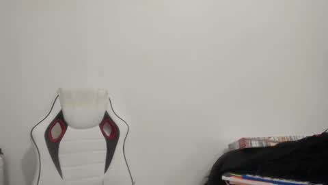 Snapshot of artsyandcraftsy_ chatting on 09/16/25, 08:54 MIA online show from 09/16/25, 08:54