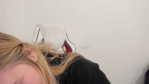 Snapshot of artsyandcraftsy_ chatting on 09/19/25, 11:05 MIA online show from 09/19/25, 11:05