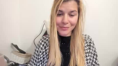 Snapshot of artsyandcraftsy_ chatting on 09/26/25, 10:36 MIA online show from 09/26/25, 10:36