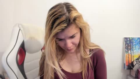 Snapshot of artsyandcraftsy_ chatting on 10/05/25, 10:35 MIA online show from 10/05/25, 10:35