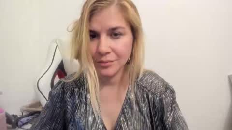 Snapshot of artsyandcraftsy_ chatting on 10/14/25, 08:42 MIA online show from 10/14/25, 08:42